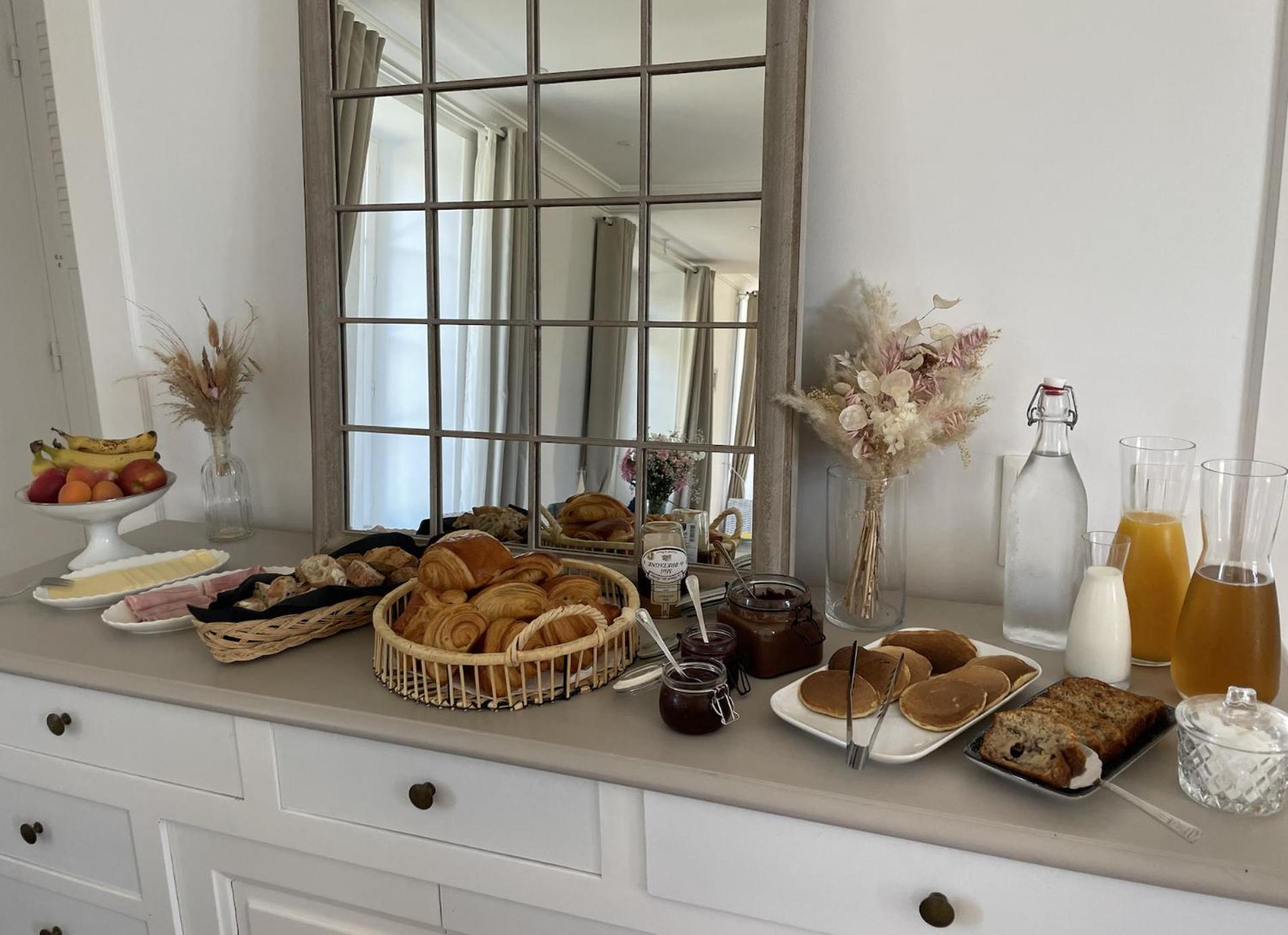 Bed and Breakfast Domaine Les Jardins Darsene Tinténiac Zewnętrze zdjęcie